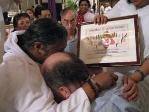 Amma_Spiritual-Activism-Award_Humanity-Healing